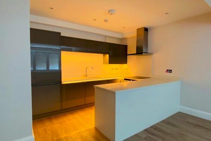 Studio To Rent In Green Lanes, London, N21