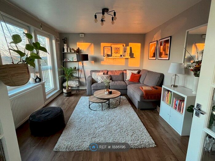 2 Bedroom Flat To Rent In Fern Lodge, London, SW16