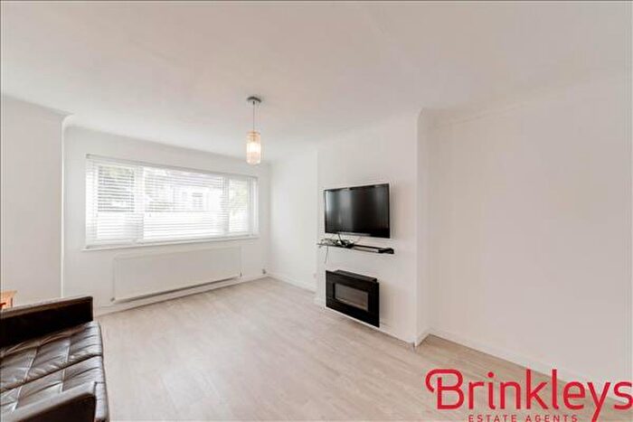 2 Bedroom Maisonette For Sale In Acacia Grove, New Malden, KT3