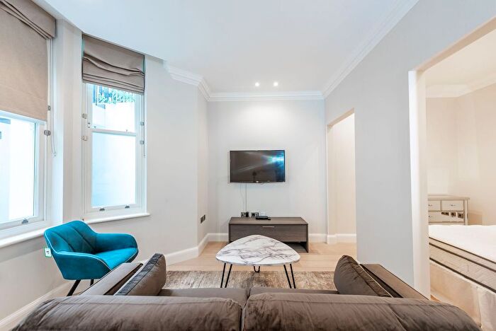 Studio To Rent In Rosary Gardens, South Kensington, London, SW7