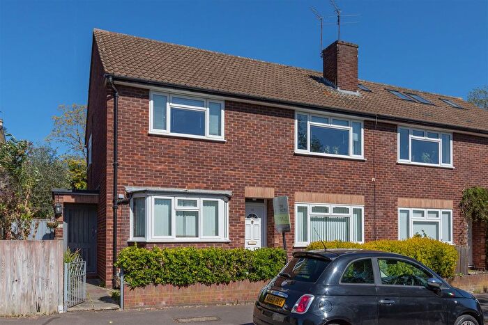 2 Bedroom Maisonette For Sale In Handsworth Avenue, Highams Park, E4