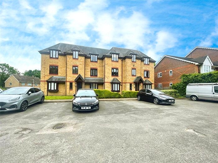 1 Bedroom Flat For Sale In Lymington Court, Leveret Close, Watford, Hertfordshire, WD25