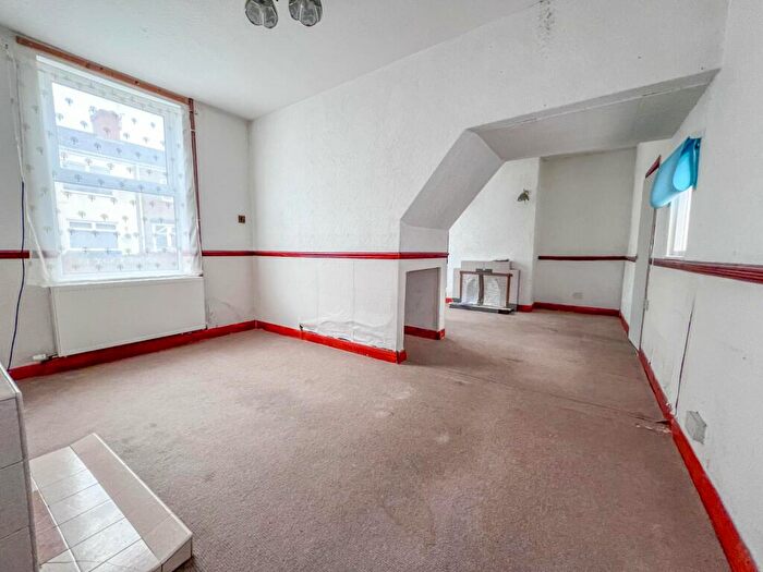 3 Bedroom Terraced House For Sale In Convamore Road, Grimsby, DN32