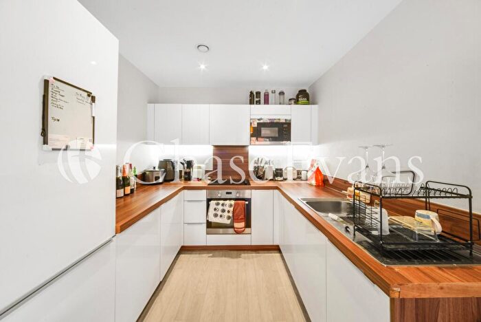 1 Bedroom Flat For Sale In Greenland Place, Pell Street, Surrey Quays, London, SE8