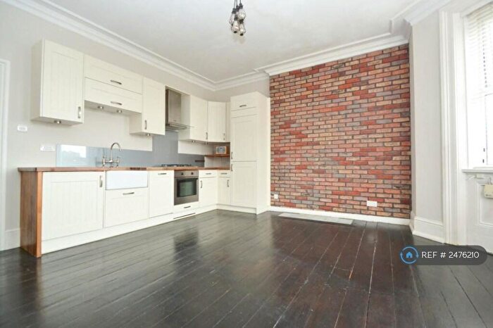 2 Bedroom Flat To Rent In St Mark's Hill, Surbiton, KT6
