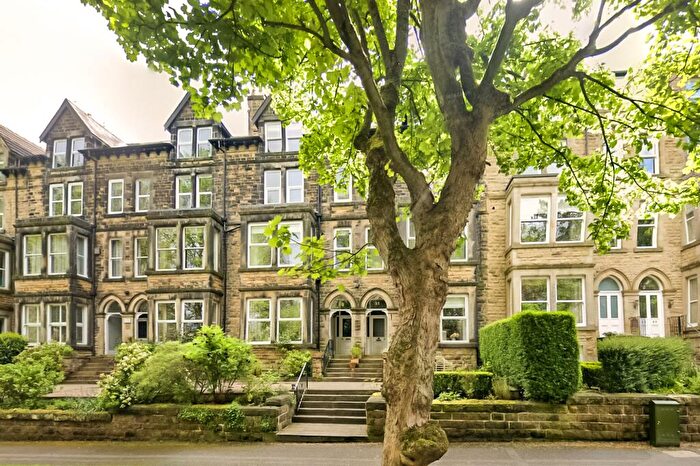 2 Bedroom Flat For Sale In Valley Drive, Harrogate, HG2
