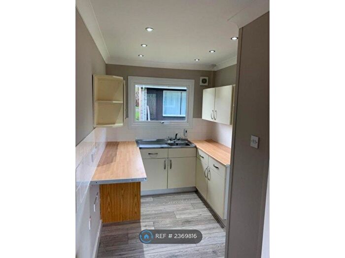 2 Bedroom Flat To Rent In Lenwood Road, Northam, Bideford, EX39