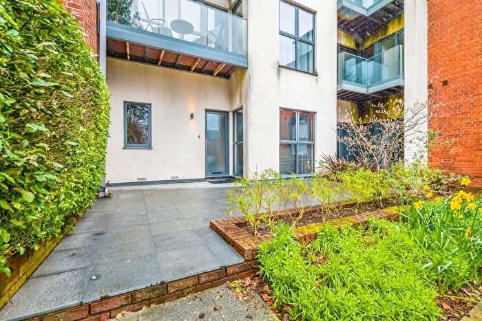 2 Bedroom Flat For Sale In Romilly Crescent, Cardiff, CF11