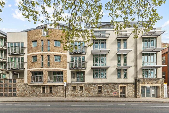3 Bedroom Penthouse To Rent In Hotwell Road, Bristol, Somerset, BS8