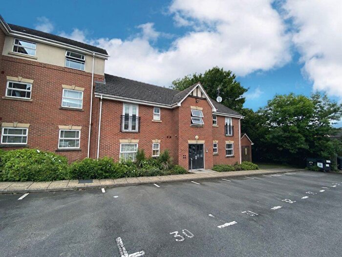 2 Bedroom Flat To Rent In Newlands Close, Hagley, DY9