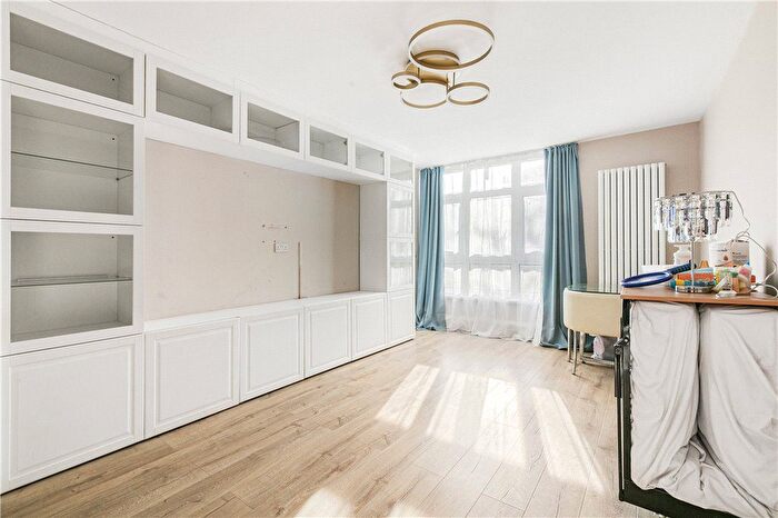 1 Bedroom Flat To Rent In Woking Close, London, SW15