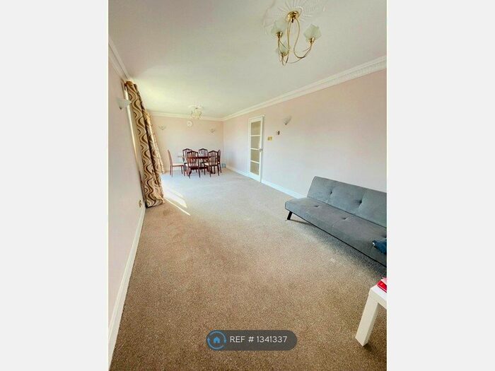 2 Bedroom Flat To Rent In Baldwins Lane, Croxley Green, Rickmansworth, WD3