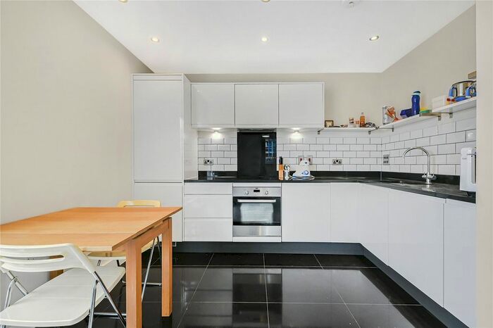 1 Bedroom Flat To Rent In Clarence Avenue, Ilford, Essex, IG2