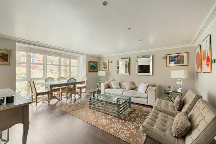 2 Bedroom Apartment To Rent In Oriel Drive, London, SW13