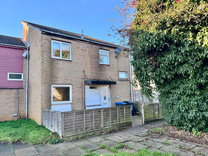 3 Bedroom End Of Terrace House To Rent In North Holme Court, Northampton, NN3