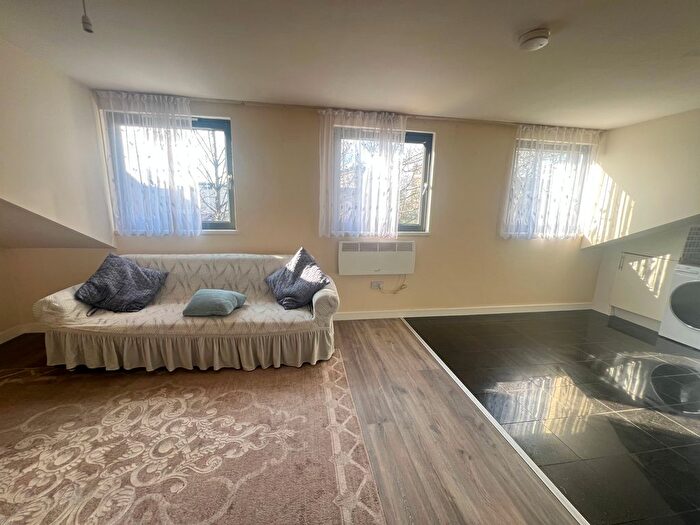 2 Bedroom Flat To Rent In Fore Street, Edmonton, N18