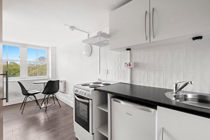 Flat To Rent In Shillington Old School, Este Road, SW11