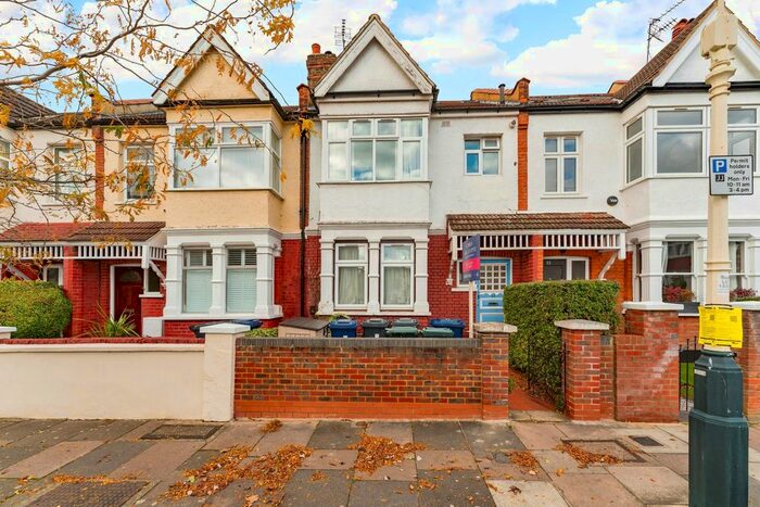 1 Bedroom Flat To Rent In Camborne Avenue, London, W13