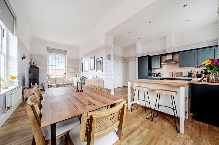 2 Bedroom Flat For Sale In Kingswood Place, Boundary Walk, Knowle, Fareham, PO17