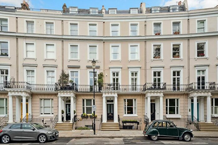 2 Bedroom Maisonette To Rent In Royal Crescent, London, W11