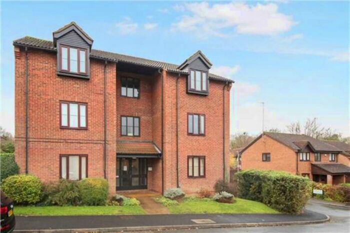 1 Bedroom Apartment To Rent In Hunters Oak, HP2