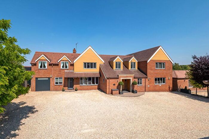 6 Bedroom Detached House For Sale In Banbury Road, Stratford-Upon-Avon, CV37
