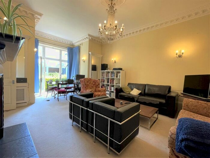 2 Bedroom Flat To Rent In Headingley Lane, Headingley, Leeds, LS6