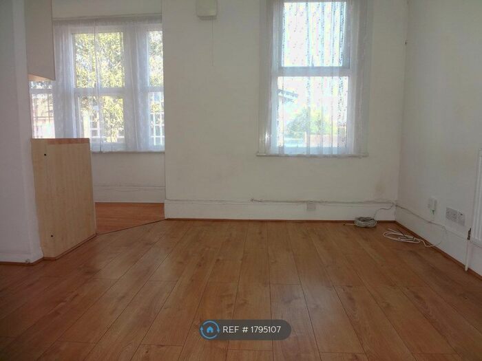 1 Bedroom Flat To Rent In Lea Bridge Road, London, E10