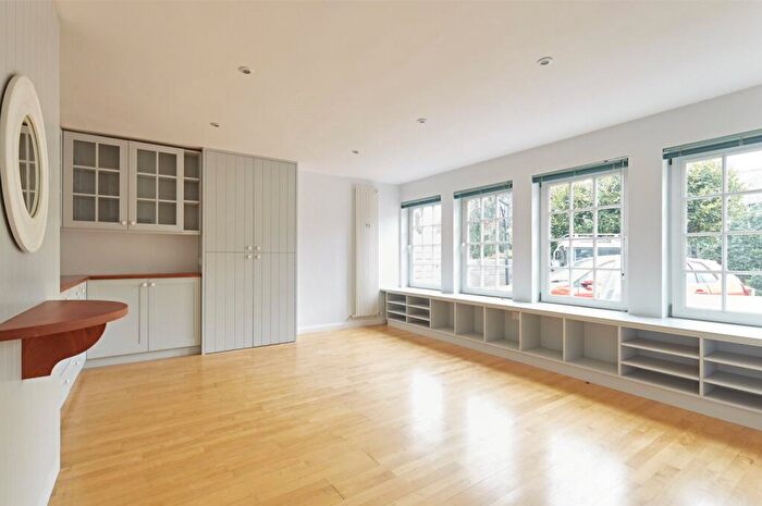 5 Bedroom Property To Rent In Fairholme Gardens, London, N3