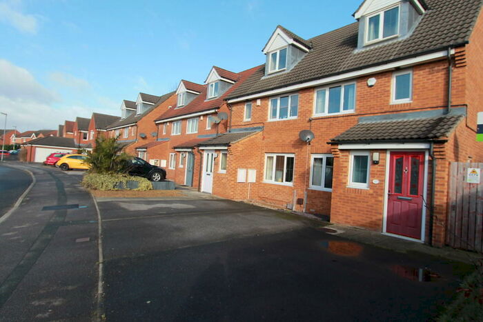 3 Bedroom Semi-Detached House To Rent In Kingfisher Drive, Wombwell, S73