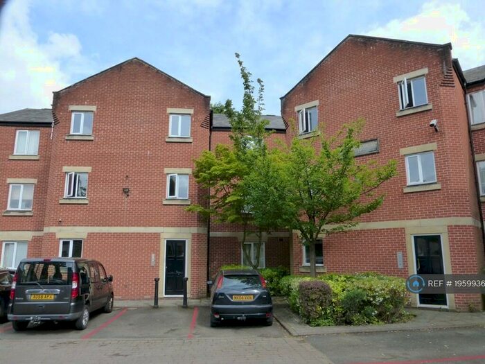 2 Bedroom Flat To Rent In Trinity Court, Salford, M3
