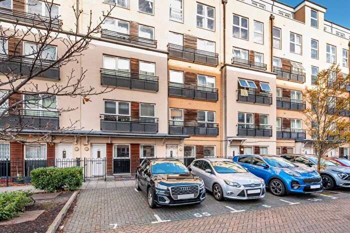 2 Bedroom Flat To Rent In Lanadron Close, Isleworth, TW7