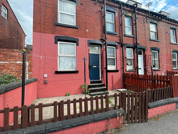 2 Bedroom Terraced House To Rent In Gledhow Road, Leeds, LS8