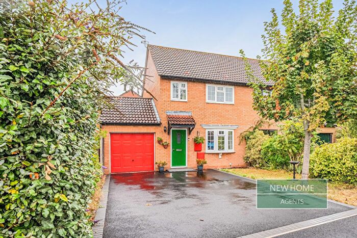 3 Bedroom Property For Sale In Wheeler Close, Burghfield Common, Reading, RG7