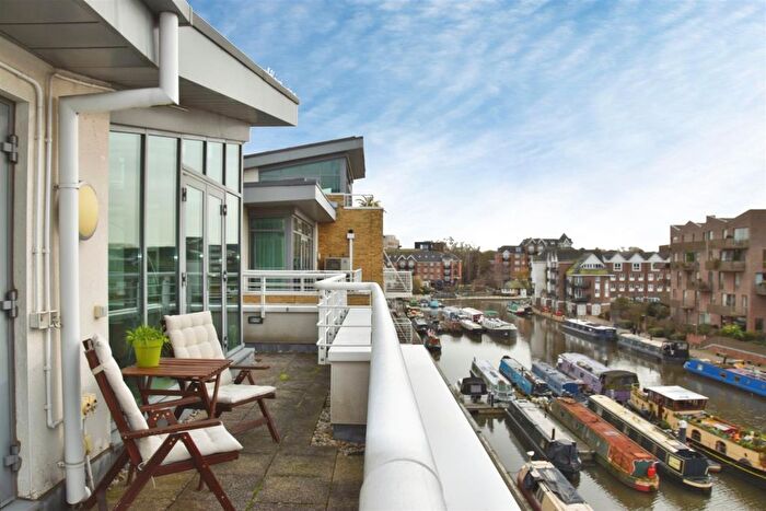 2 Bedroom Flat For Sale In Tallow Road, Brentford, TW8