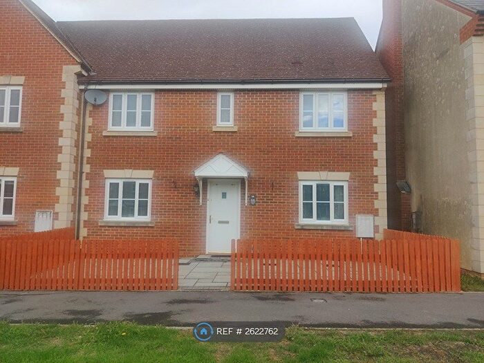 4 Bedroom Semi-Detached House To Rent In Callington Road, Swindon, SN25