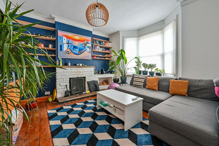 2 Bedroom Maisonette To Rent In Hardman Road, Kingston, Kingston Upon Thames, KT2