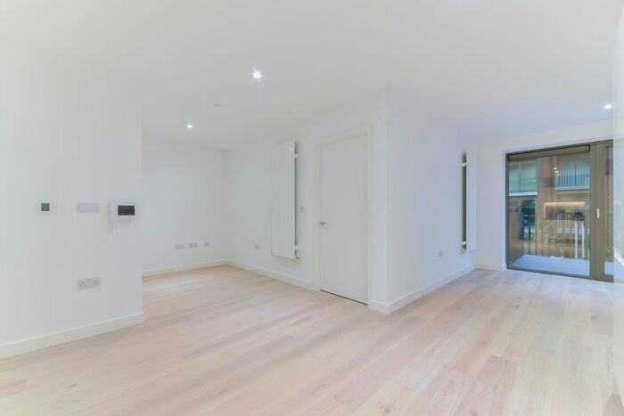 1 Bedroom Flat To Rent In Pendant Court, Royal Wharf, London, E16