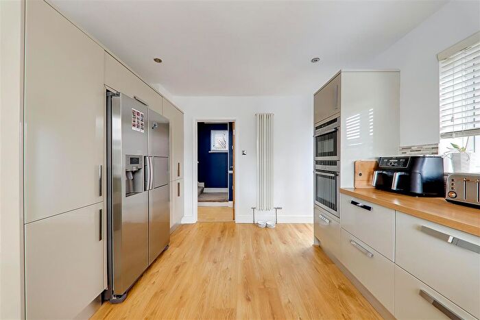 5 Bedroom Detached House For Sale In Hillside Avenue, Broadwater, Worthing, BN14