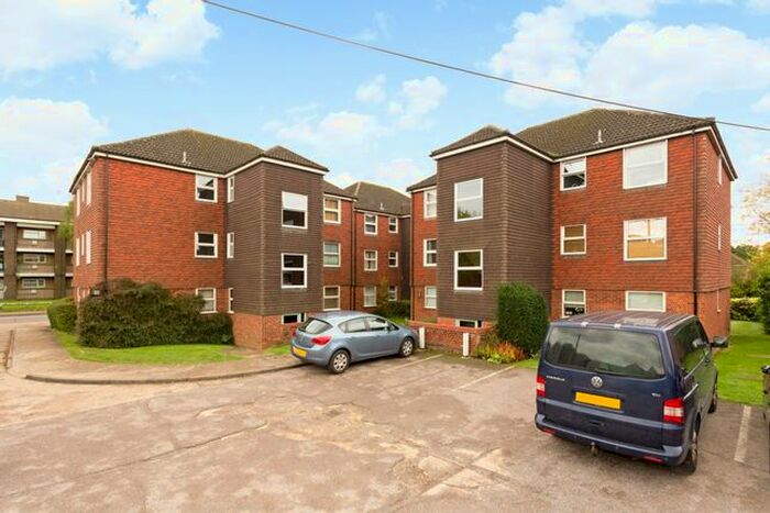 2 Bedroom Flat To Rent In Blind Lane, Bourne End, SL8