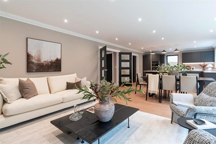 4 Bedroom Detached House For Sale In Compton Avenue, Lilliput, BH14