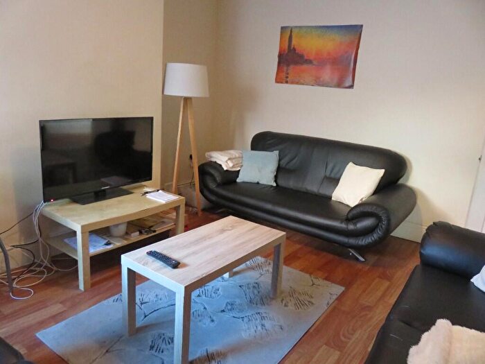 4 Bedroom Terraced House To Rent In Grove Road, Nottingham, Nottinghamshire, NG7