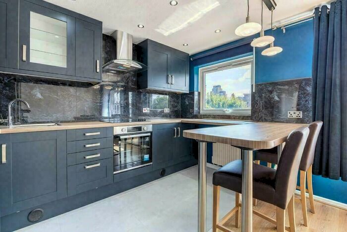 1 Bedroom Flat To Rent In Regent Square, Bow, London, E3