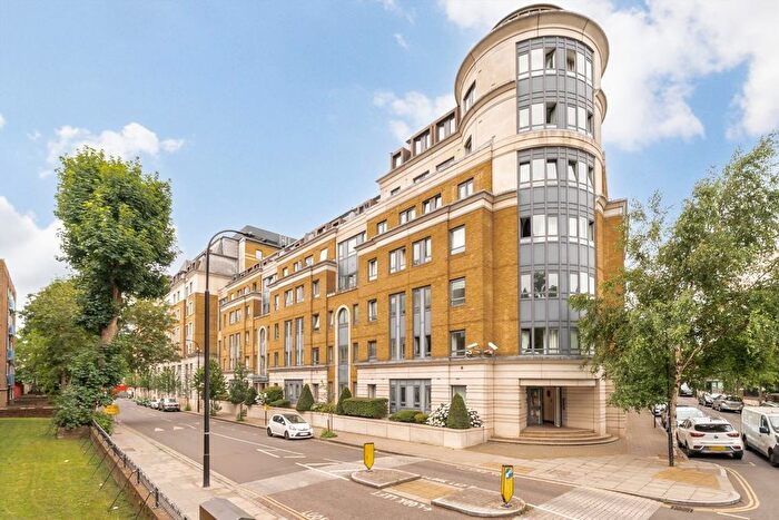 3 Bedroom Flat For Sale In Kilburn Priory, London, NW6