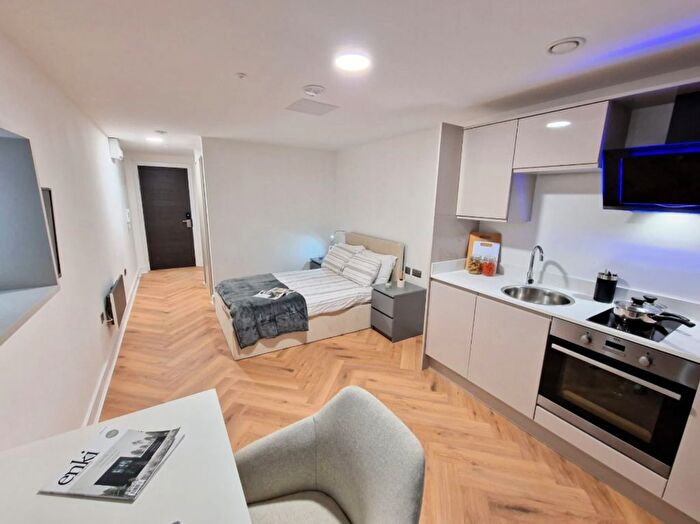 Studio To Rent In Madeley Road, London, W5