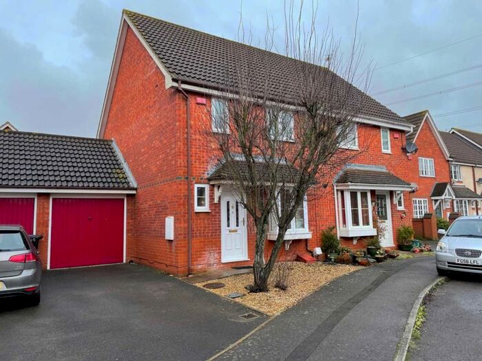 3 Bedroom Semi-Detached House To Rent In Chinnock Brook, Didcot, OX11