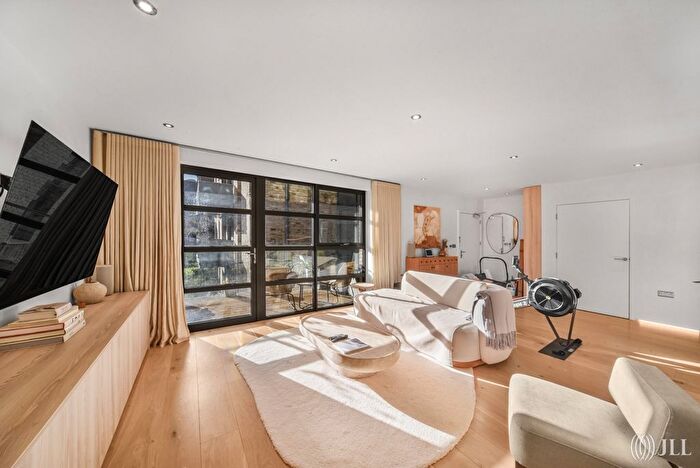 3 Bedroom Flat For Sale In Pages Walk, London, SE1