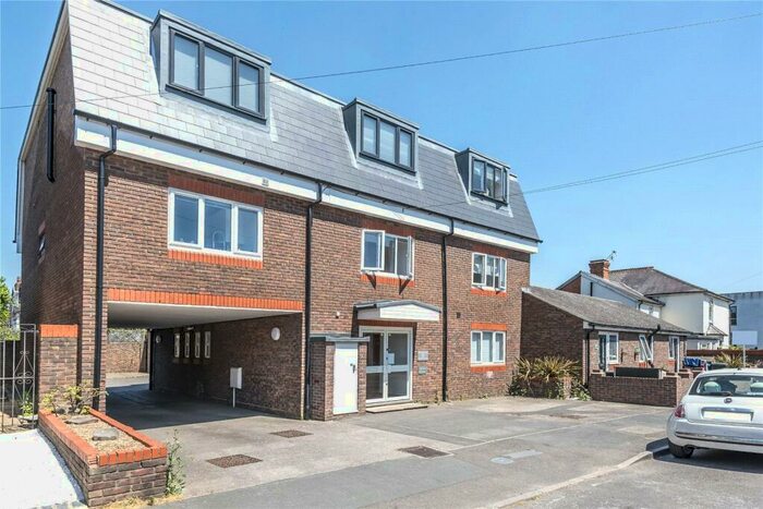 2 Bedroom Apartment To Rent In Addlestone, Surrey, KT15