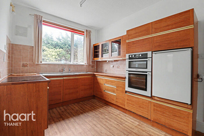 4 Bedroom Detached Bungalow For Sale In Foreland Avenue, Margate, CT9