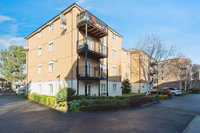 2 Bedroom Flat For Sale In Tanner Street, Barking, IG11